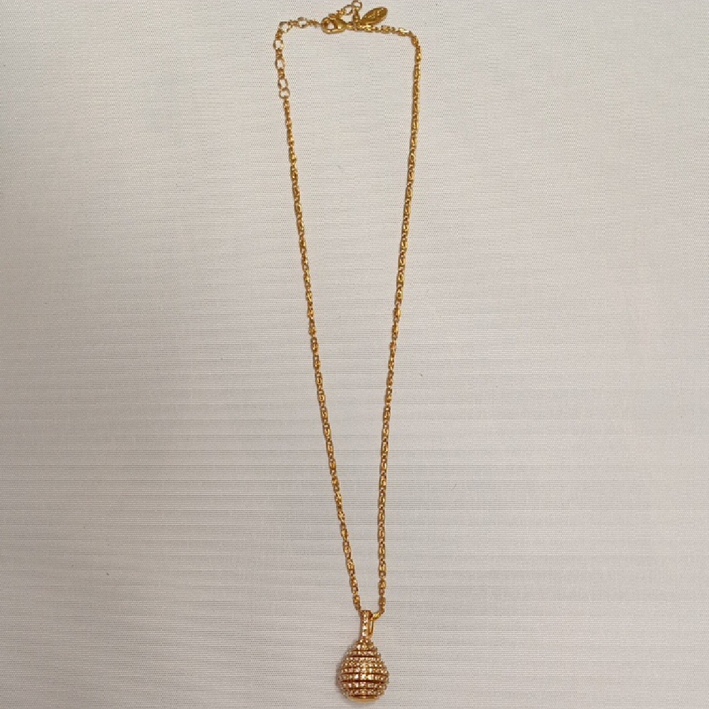 Elegant Gold Pendant Necklace